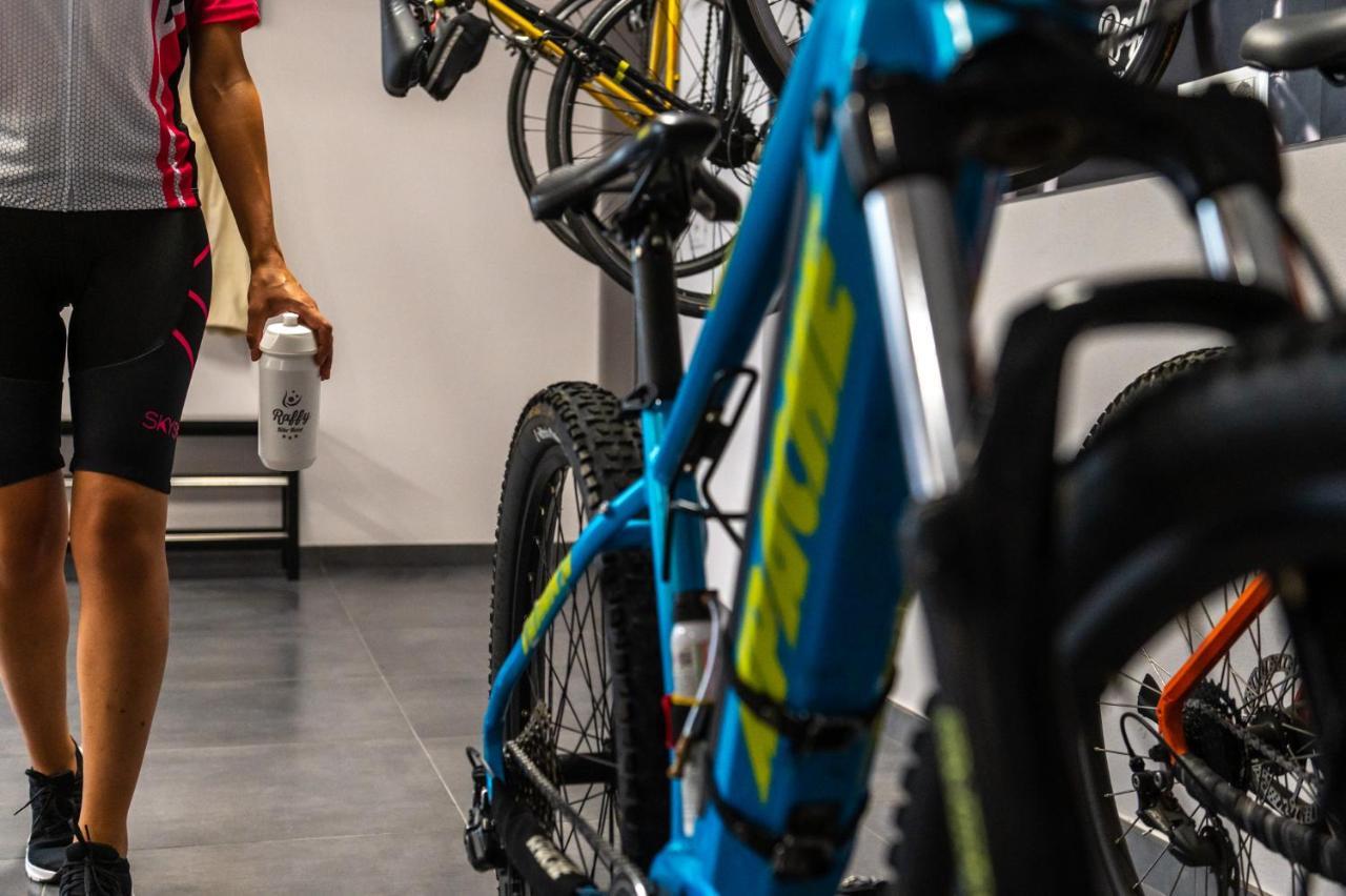 Raffy Family & Bike Hotel Diano Marina Esterno foto