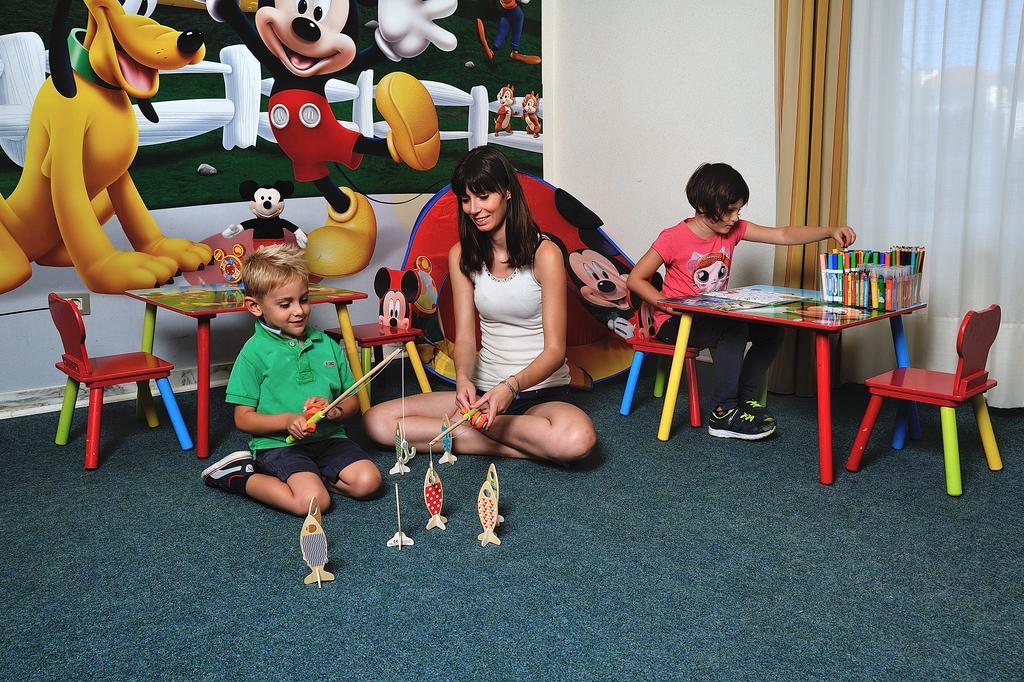 Raffy Family & Bike Hotel Diano Marina Esterno foto