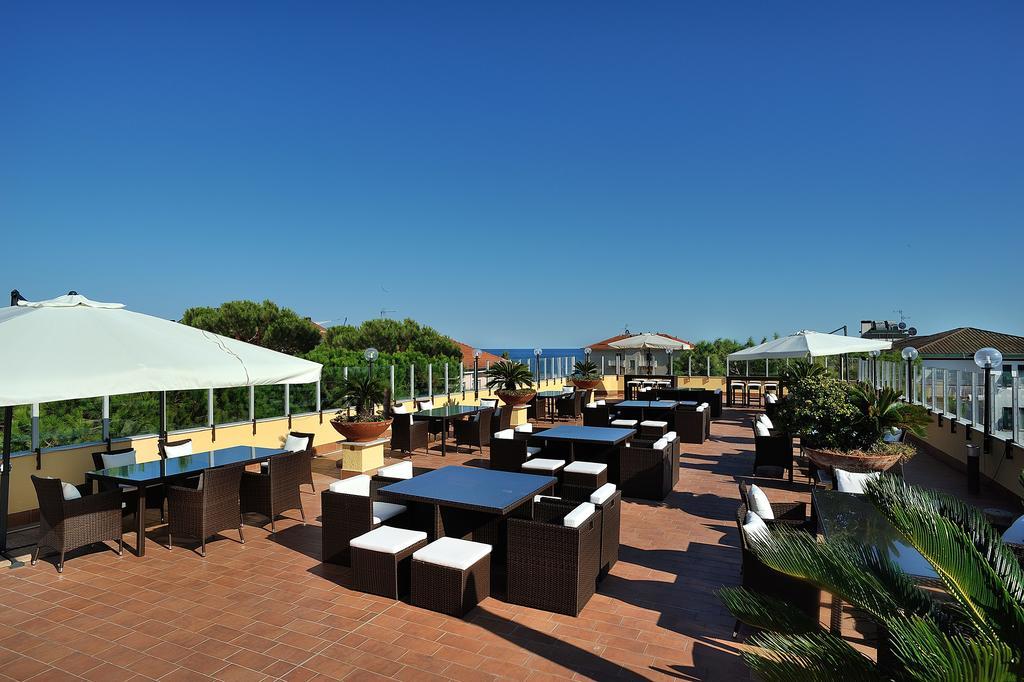 Raffy Family & Bike Hotel Diano Marina Esterno foto