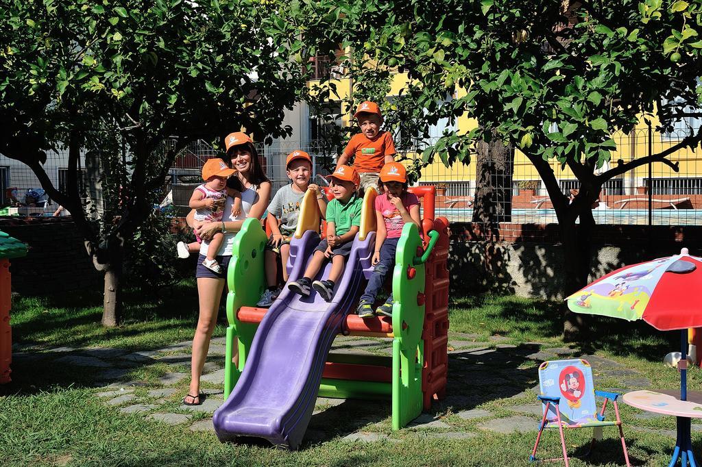 Raffy Family & Bike Hotel Diano Marina Esterno foto