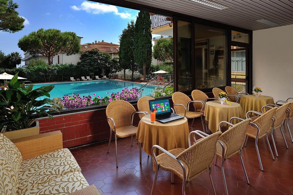 Raffy Family & Bike Hotel Diano Marina Esterno foto